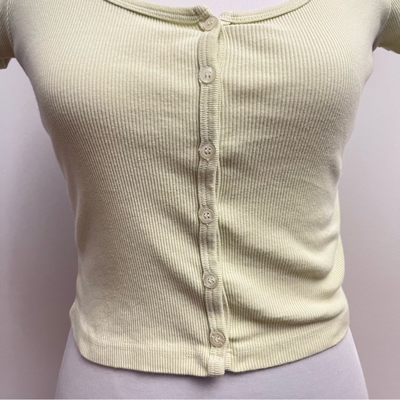Brandy Melville Light Green Ribbed Button Up Cropped Short Sleeve Henley - Picture 4 of 8